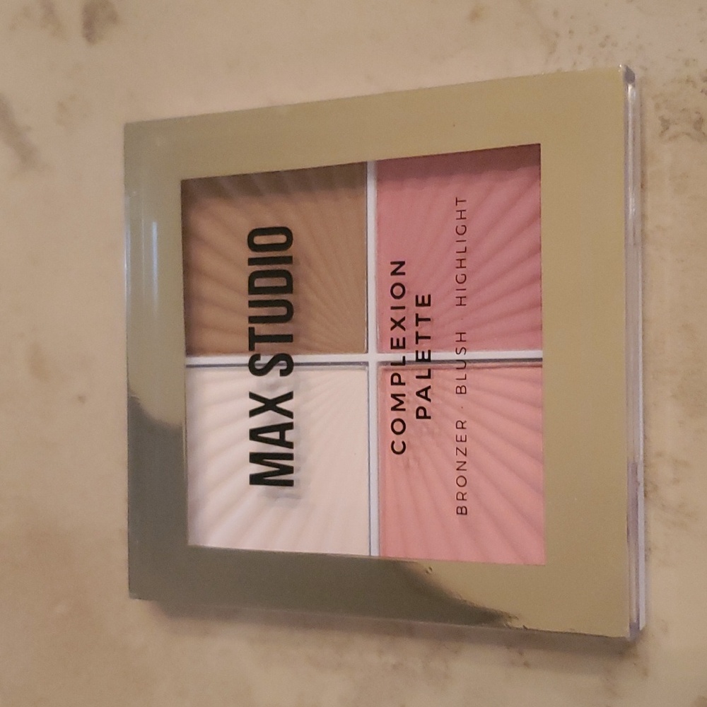 Max Studio Complexion Palette